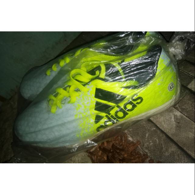 Sepatu bola ADIDAS murah