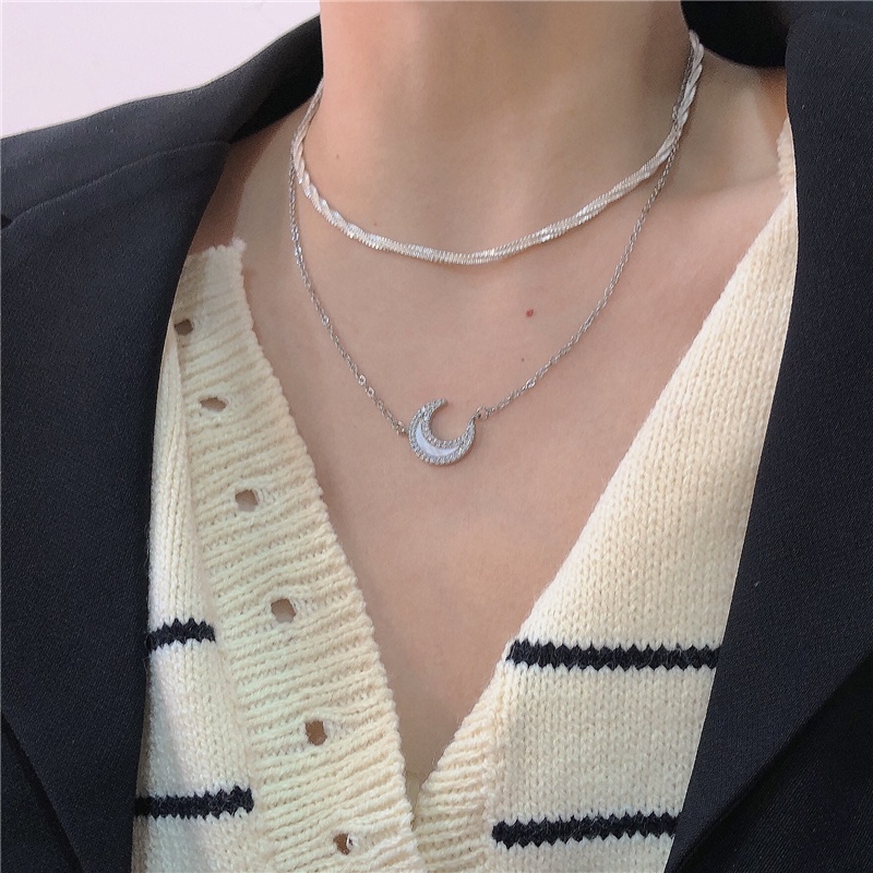 Set Kalung choker Rantai Klavikula Ganda Desain Bulan Kilau Bahan Zirkon