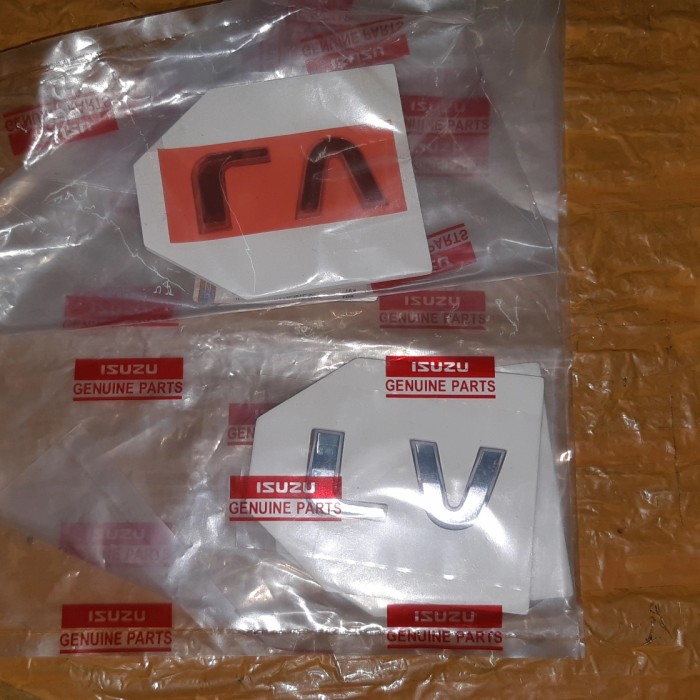 Stiker Emblem Logo LV Mobil Isuzu Panther LV