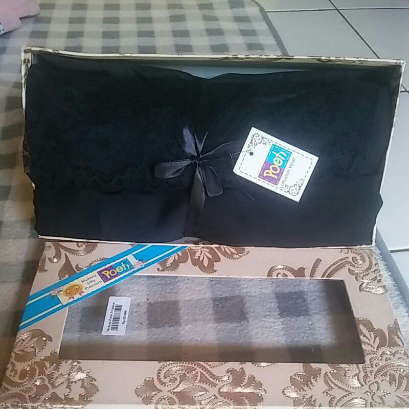 Mukena poeti polos hitam