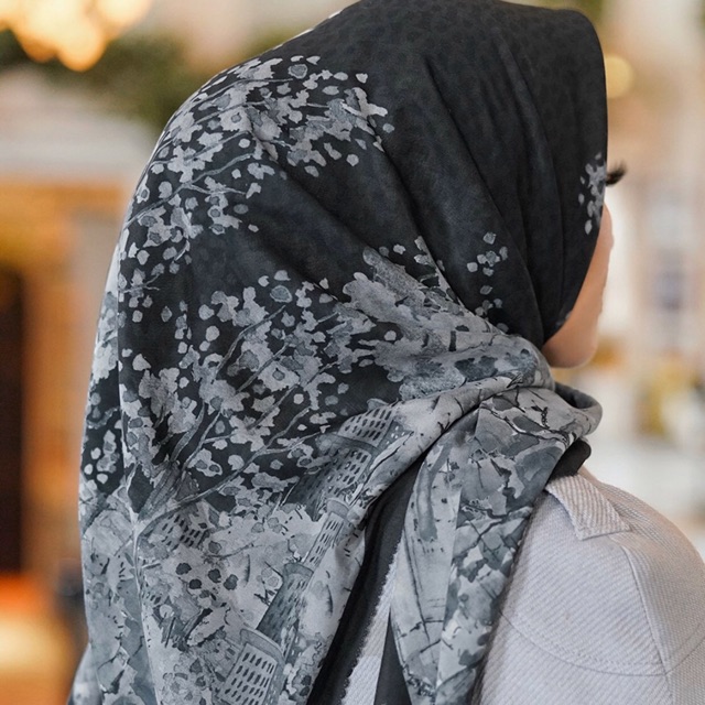 Buttonscarves New York Reborn Square Fifth Avenue