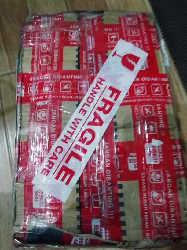 Display Pajangan Perhiasan Liontin Bentuk Prisma