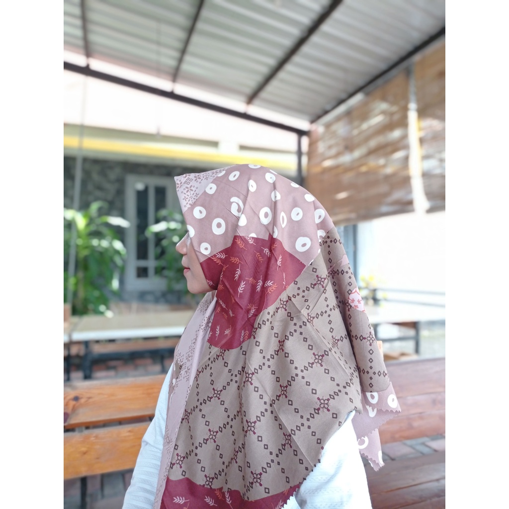 PUSATGROSIR VOAL ULTIMATE KERUDUNG SEGIEMPAT MOTIF JILBAB UMAMA HIJAB SEGI EMPAT TERMURAH