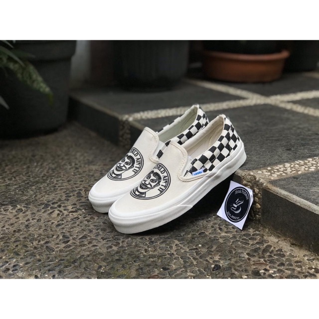 vans slip on crazy world