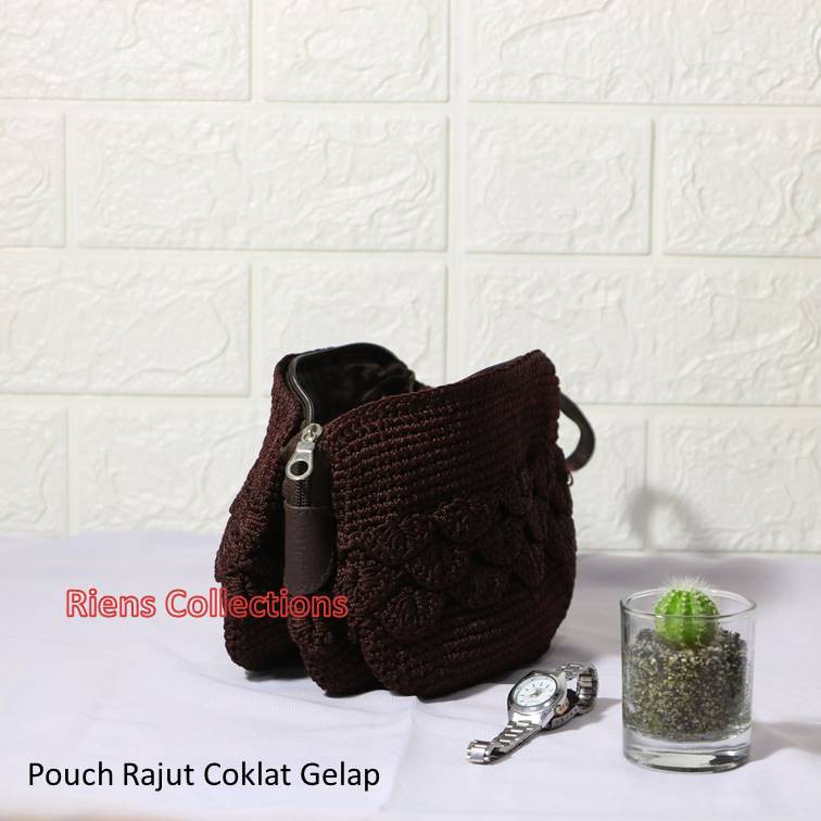 DOMPET RAJUT POUCH RAJUT TRIPLE BAHAN NYLON WARNA COKLAT TUA RIENS COLLECTIONS