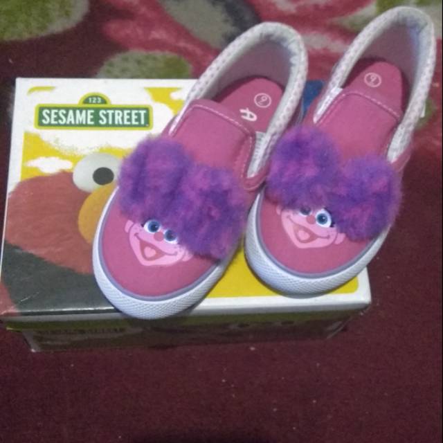 Sepatu abby sesame street