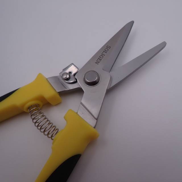 

Gunting Serbaguna Tajam Hollo Seng Karet Kertas Awet Berkualitas