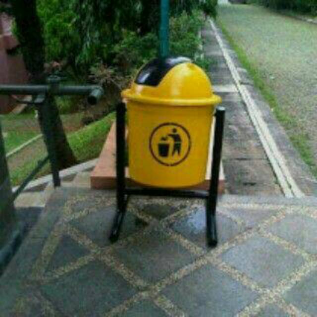 Tempat sampah fiberglass