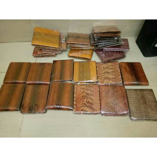 Dompet pria dari kulit ular asli