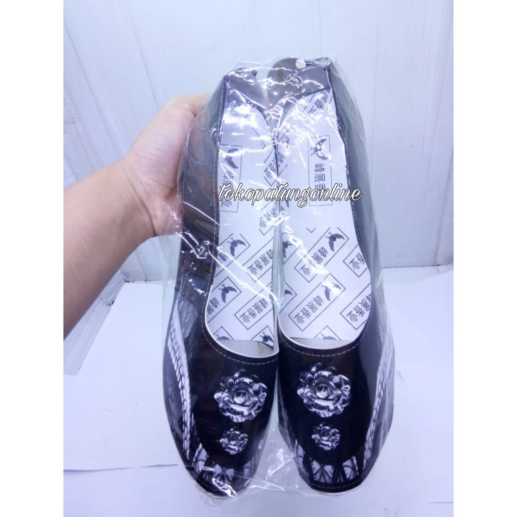 Sepatu Kertas Cewek Cengbeng Sembahyang Leluhur