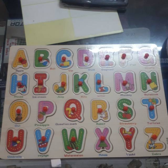 Puzzel huruf abjad besar dan kecil kayu