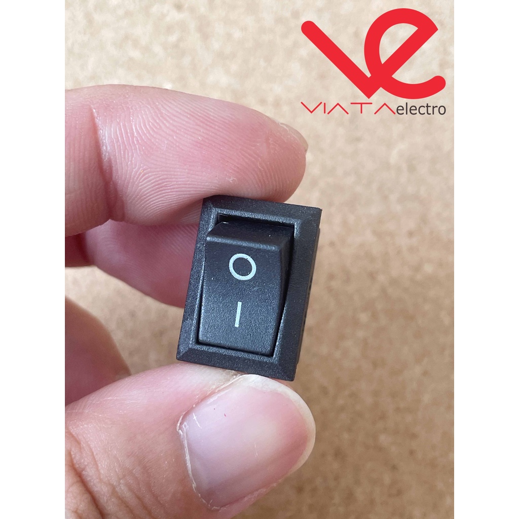 Switch atau Saklar Karaoke 2 pin  Dimensi: 20mm x 15mm dengan simbol on-off (O-I)