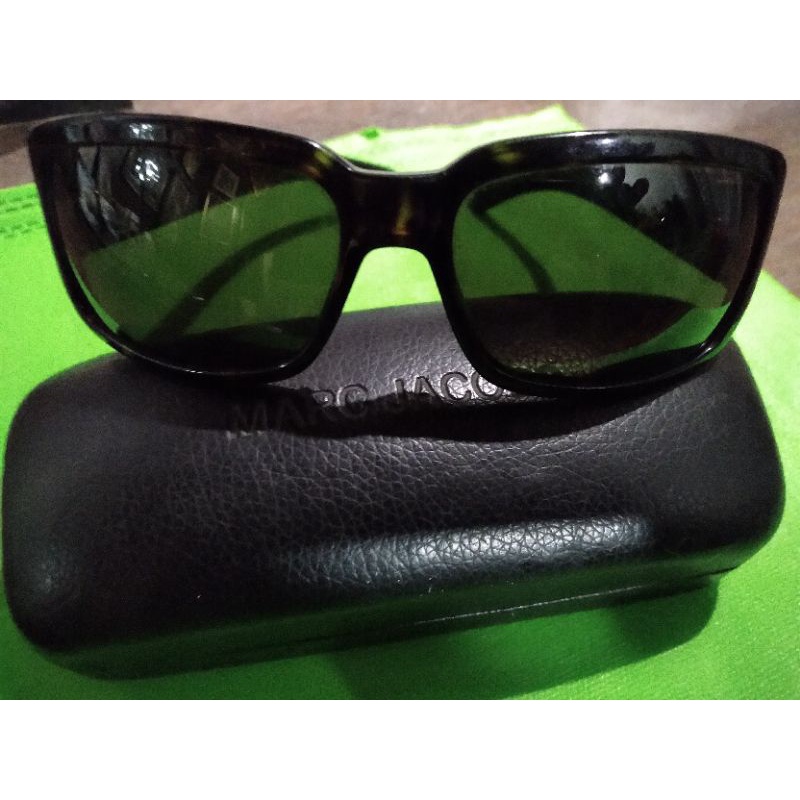 Kaca mata merek Carrera asli