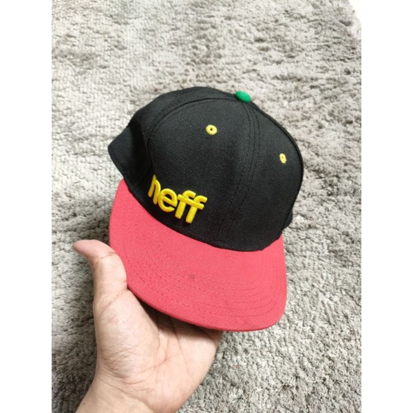 Snapback Neff skateboard