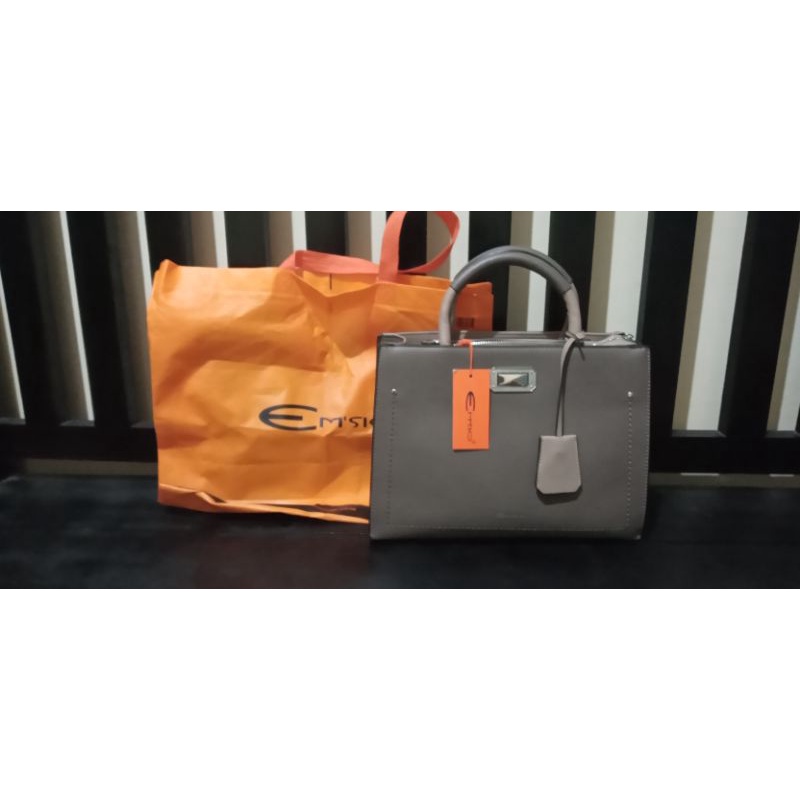 (sale cepat no komplain)preloved little deffect emsio top handle sling bag by elizabeth second