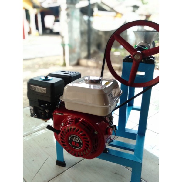gilingan daging mesin diesel. gilingan no.32 mesin 5,5 hp.