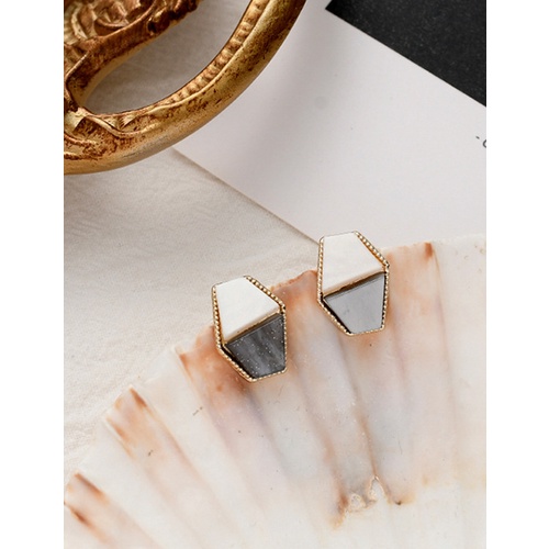 LRC Anting Tusuk Fashion Trapezoidal White Gray Geometric Acrylic Stitching K8040X