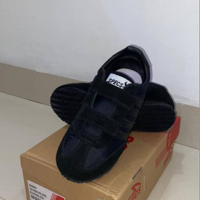 SPECS 104 sepatu sekolah lem