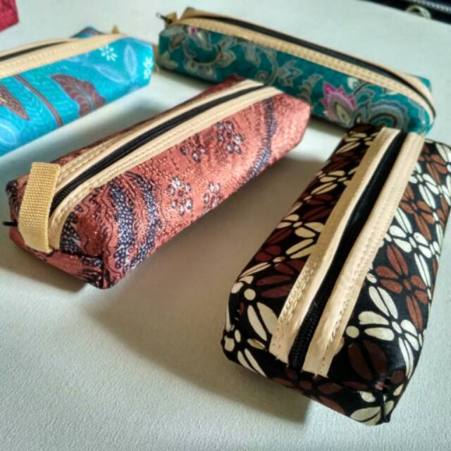 

Souvenir tempat pensil batik tanpa kemas