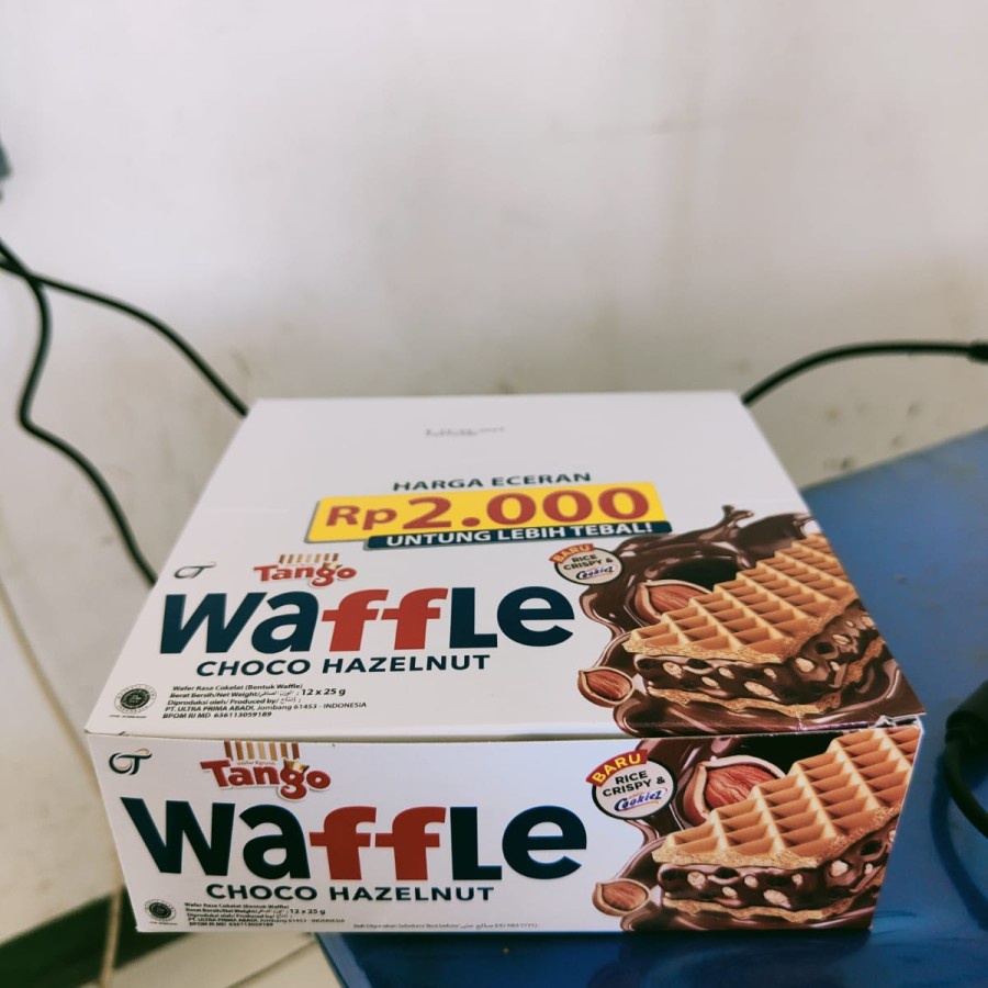 Tango Waffle choco Hazelnut ( 1 box isi 12 PSC)