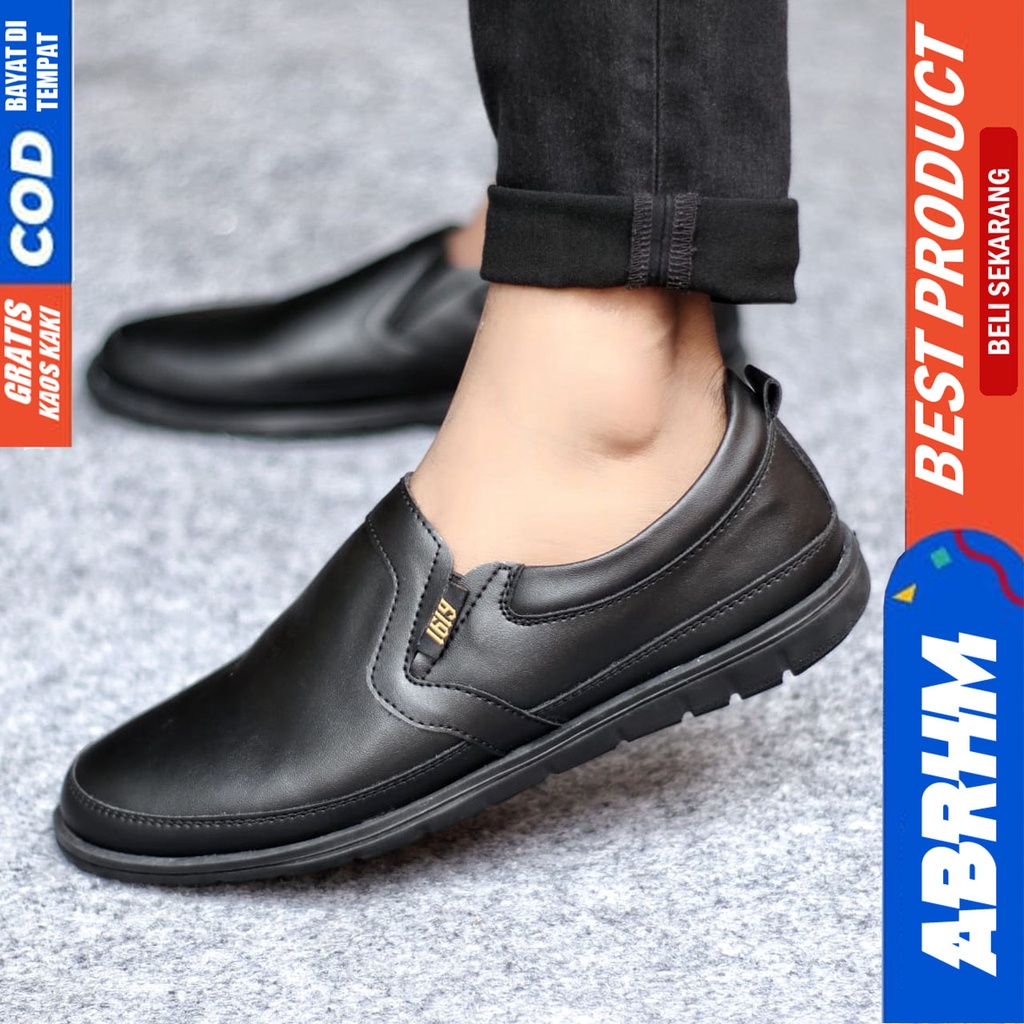 Sepatu Slip on Pria Santai Casual Formal Kulit Syntetic Kerja Kantor Kuliah Kondangan Hitam Keren Terbaru