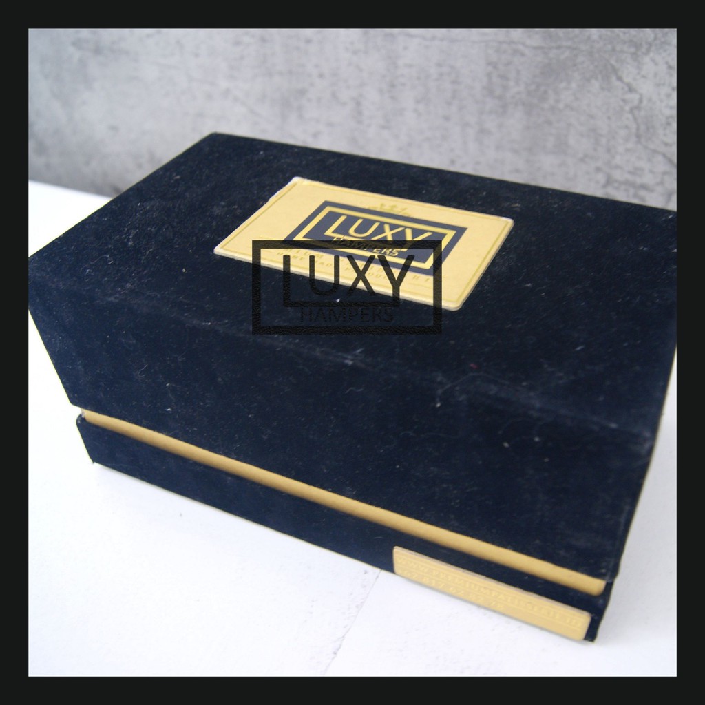 

Box Custom / Hard Box / Kotak Kado / Box Kue / Gift Box