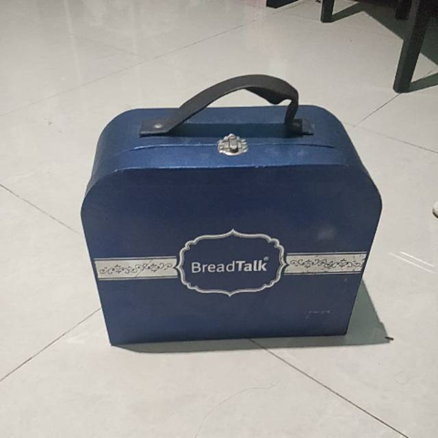 Box hampers bekas breadtalk biru preloved