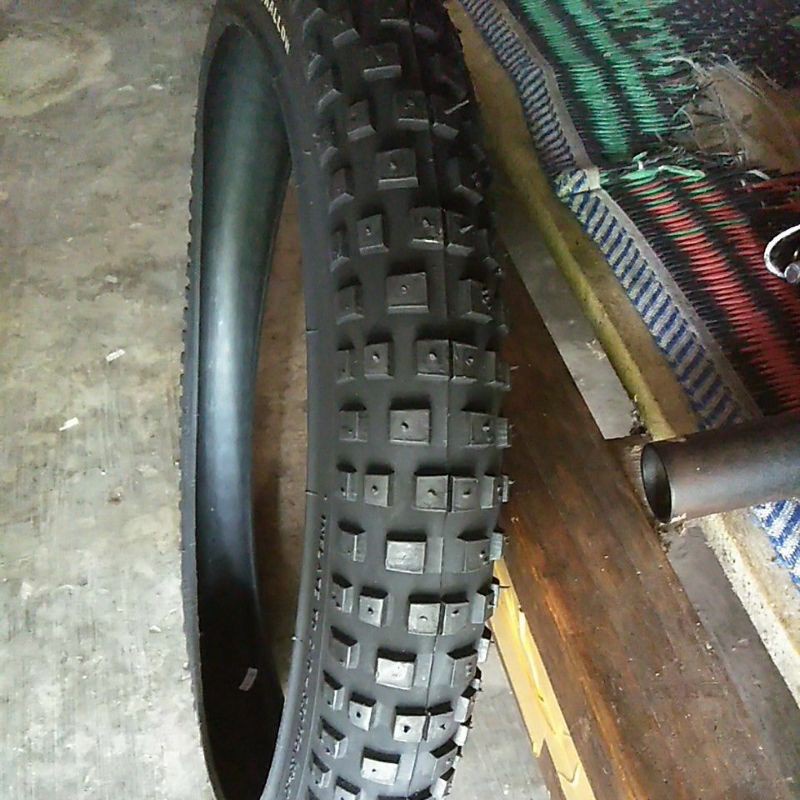 Ban Luar Sepeda Swallow Deli Tire 20 x 2.125 Motif Track Hitam