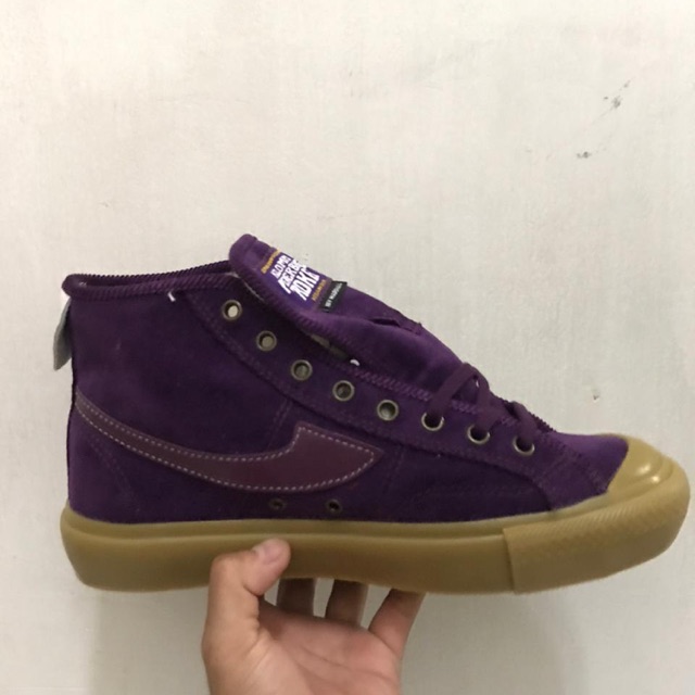 sepatu compass kelompok penerbang roket