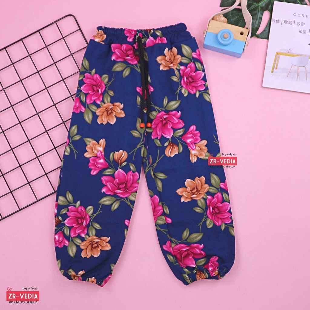 Jogger Bunga uk 5-6 Tahun / Scuba Premium Joger Pants Import Celana Panjang Anak Perempuan Kembang