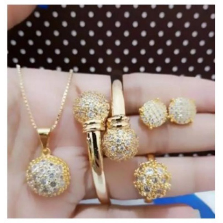 set perhiasan wanita dewasa,set bolah,set perhiasan titanium asli anti luntur anti karat, perhiasan fashion wanita terbaru, perhiasan mirip mas asli, perhiasan berlapis emas 24 k,perhiasan wanita import, 1 set perhiasan lengkap