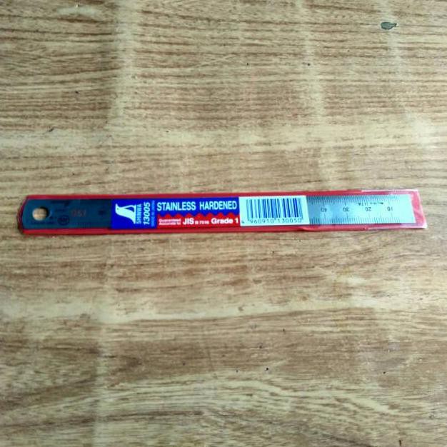 

SHINWA 13005 penggaris Stainless hardened 150mm 15cm (KODE 242)