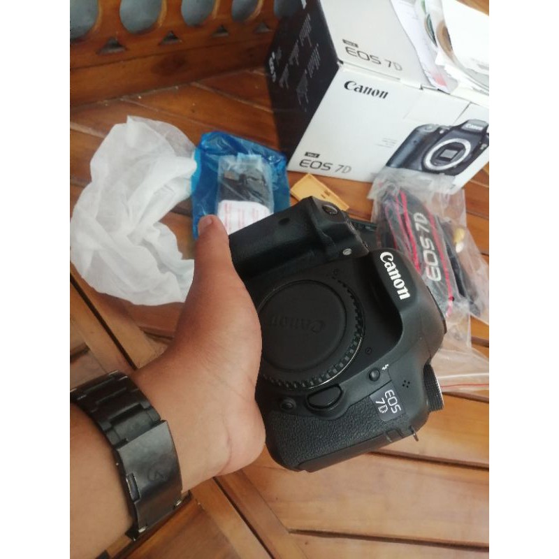 CAMERA CANON EOS 7D SEPERTI BARU-1