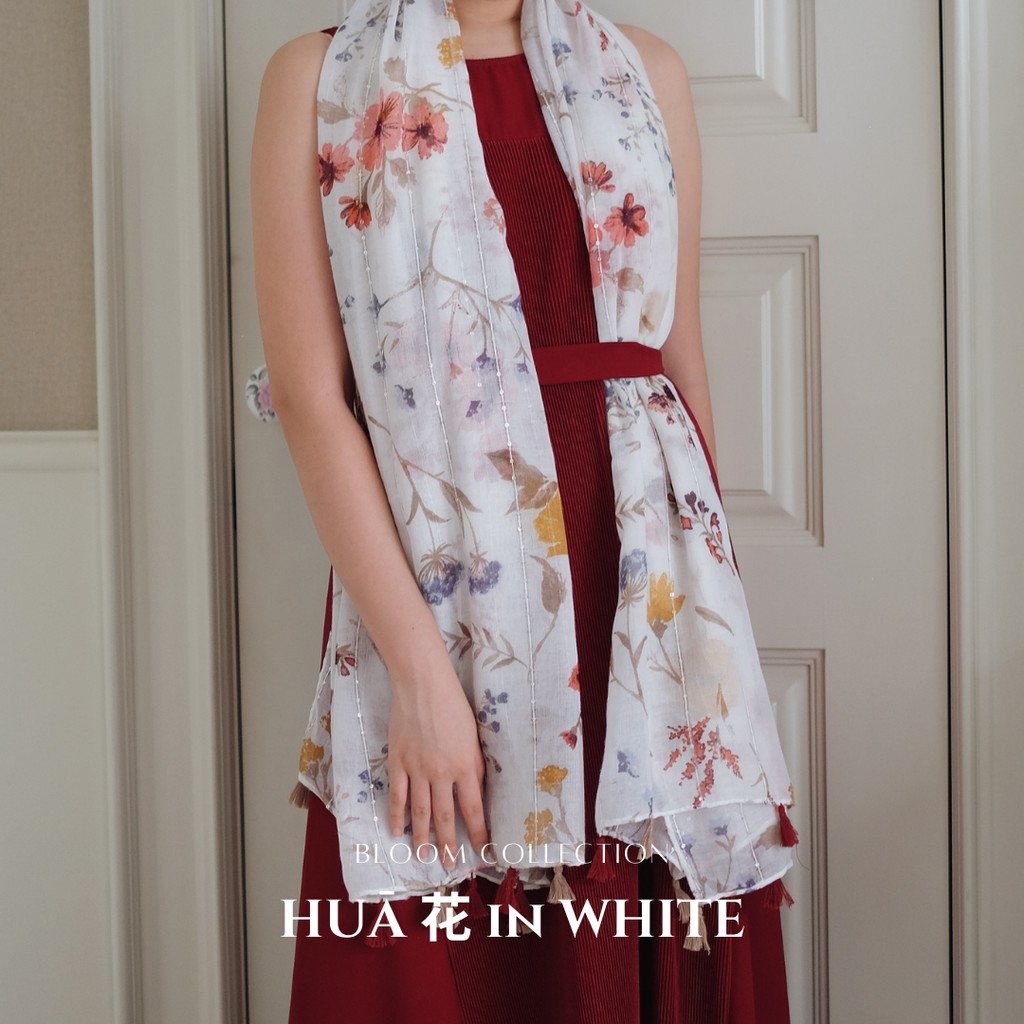 HUĀ 花 in WHITE Shawl – Bloom Collection