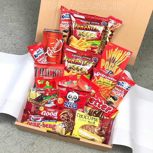 

Hampers Snack Box Gift Box KOTAKASA.ID hampers cemilan full of snack gift wisuda hadiah ultah birthday gift