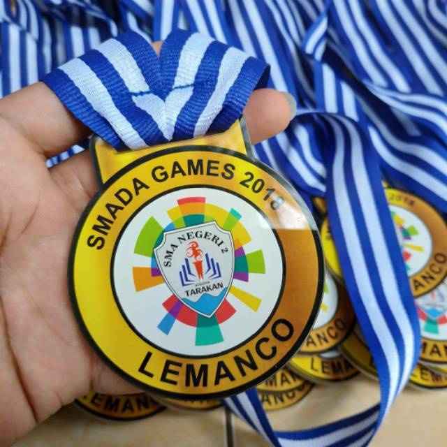 Medali Wisuda TK SD SMP KAMPUS/Bahan Akrilik/Free Desain Medali