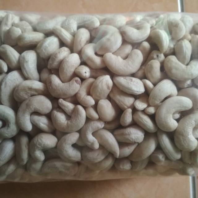 

Kacang mete mentah 1 kg