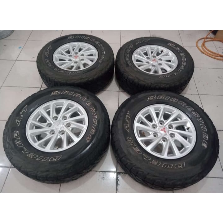 VELG MOBIL BEKAS ORIGINAL STD PAJERO EXCED R16 HOLE 6X139,7 SILVER + BAN BRIDGESTONE A/T 265 70 R16 