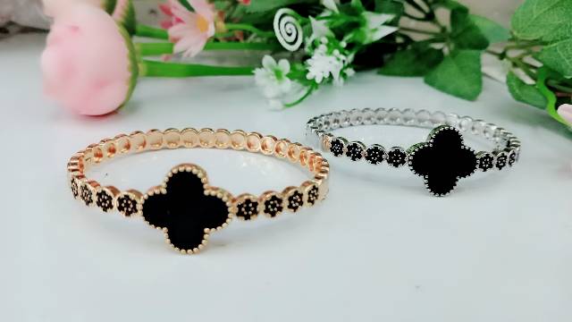 Gelang kolong Mata hitam