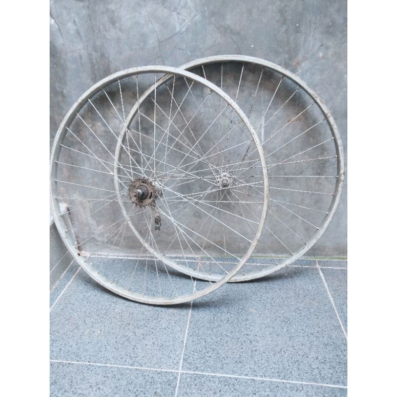 Sepasang Velg Ukuran 26, 27