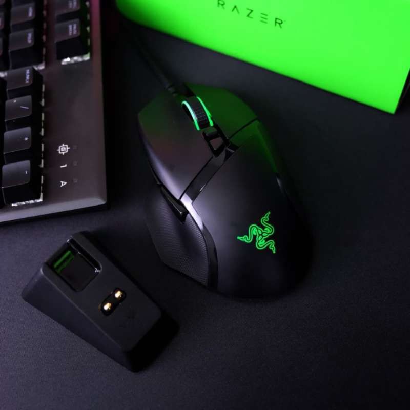 Razer Basilisk Ultimate Wireless Gaming Mouse With Charging Dock