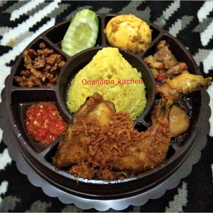 

tumpeng mini ayam jumbo sekat isi 8 menu enak tumini