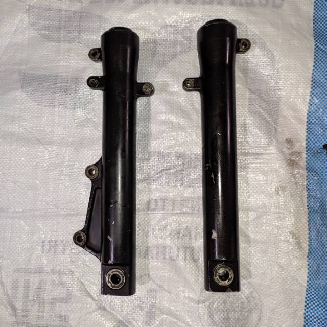 Bottom Shock Depan Tiger Revo original