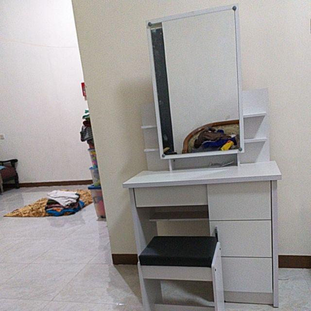 Meja rias putih meja make up dengan kaca geser murah bagus Meja rias putih meja make up dengan kaca geser murah bagus