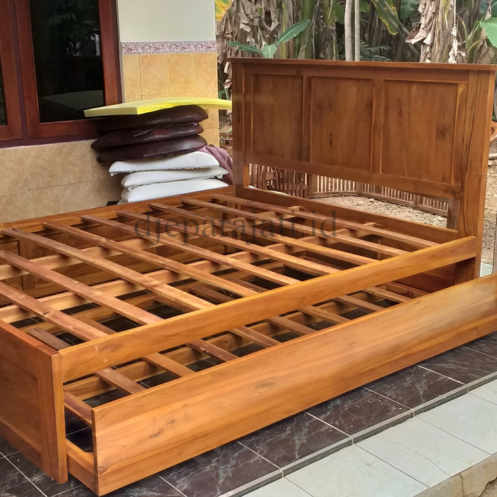 Dipan tempat tidur kayu jati 180x200