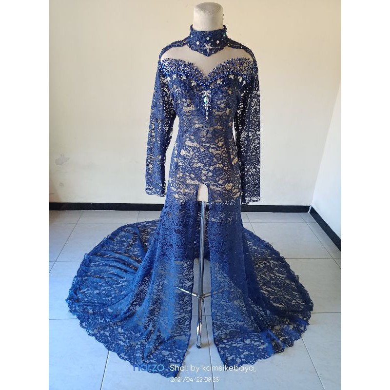 kebaya brokat ekor