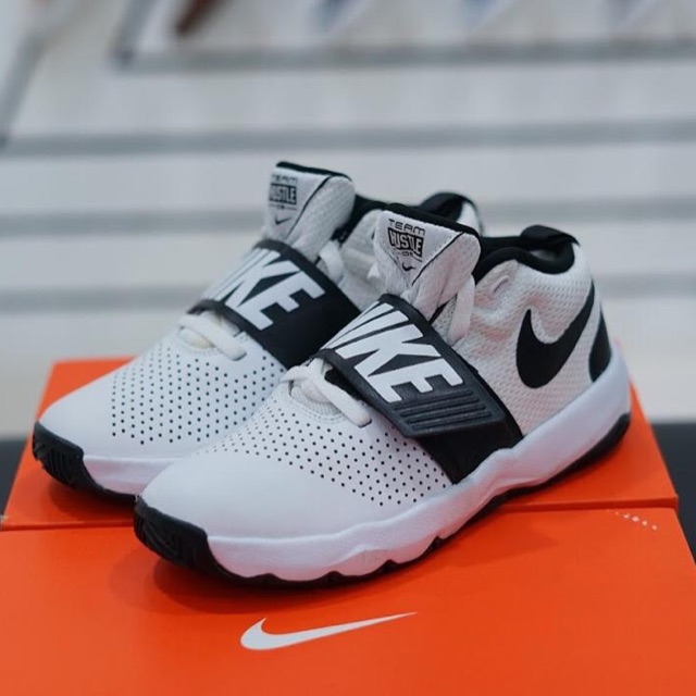 nike team hustle d8 women's