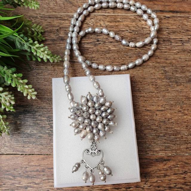 Kalung mutiara air tawar abu-abu A