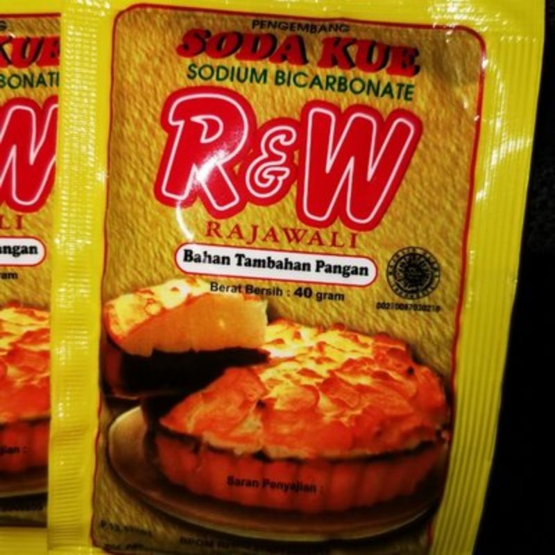 Soda kue bahan pengembang kue R&amp;W rajawali soda kue