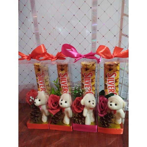 

kado valentine coklat silverqueen besar 62 gr + boneka